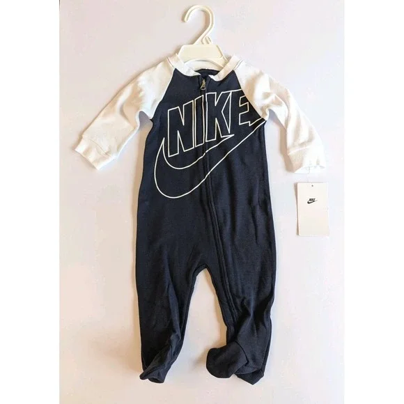 Nike Sleeper Baby NEW navy white Size 6 Months 15 -18lbs Front Zip Footed PJs - Picture 1 of 7
